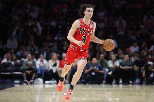 冲锋陷阵&运筹帷幄两不误！吉迪半场9中6 拿下14分2板7助0失误！