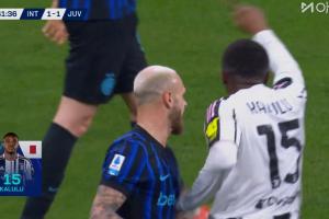 尤文不到半场10人作战！卡卢卢拉倒巴斯托尼，两黄变一红被罚下！